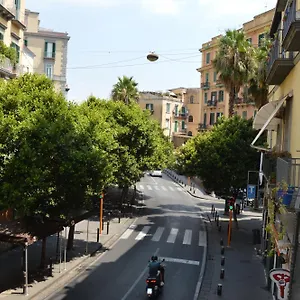 Apartment Casa Flora Al Corso, Naples