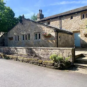 Wycoller Listed Building With Hot Tub Holiday home Laneshaw Bridge